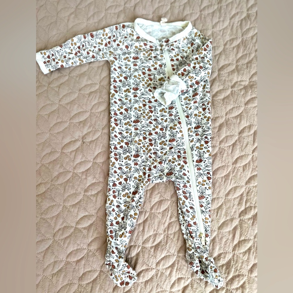 Quincy Mae zipper sleeper size newborn